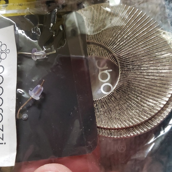 Paparazzi "Dotted Delicacy" Silver-tone Hoop style earrings NWT - Picture 6 of 6